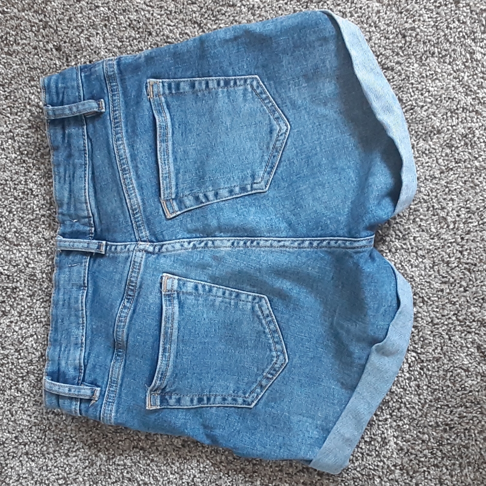 H&M Shorts - Picture 3 of 5